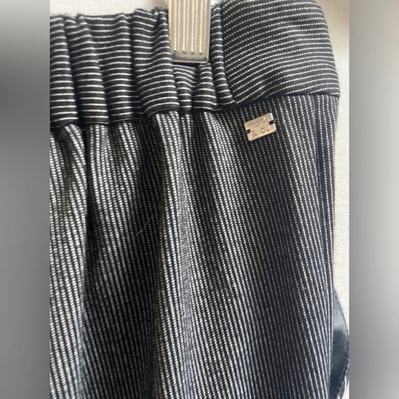 Monk & Lou Anthropologie B/W striped pull  on pants Sz L - Picture 3 of 10